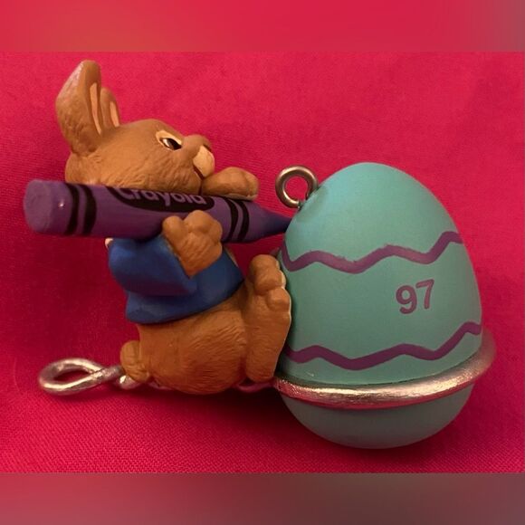 Easter Hallmark Keepsake Ornament 1997 Eggs-pert Artist Crayola Crayon Bunny Egg - Picture 5 of 7